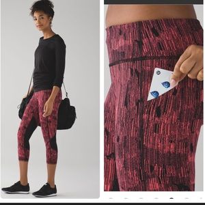 Lululemon pace crops